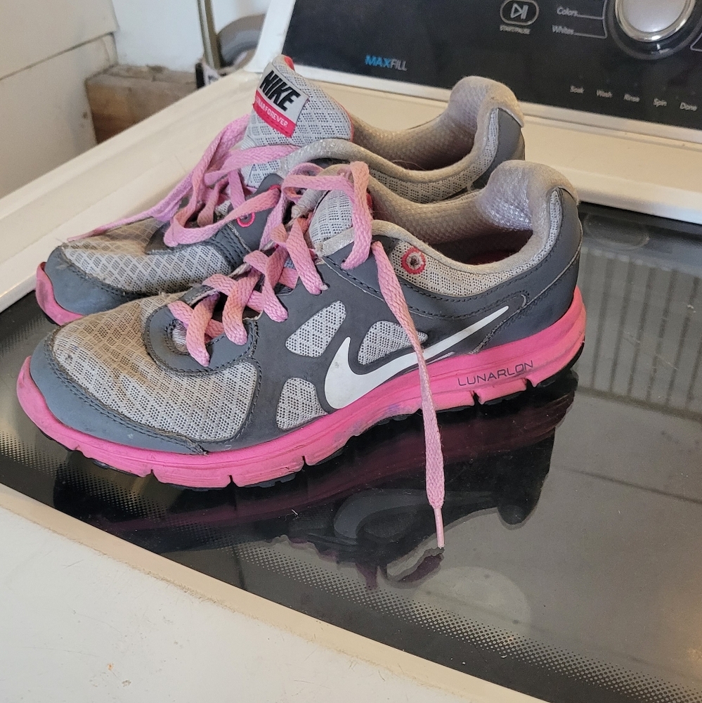 Nike Youth Size 4.5 Running Shoe